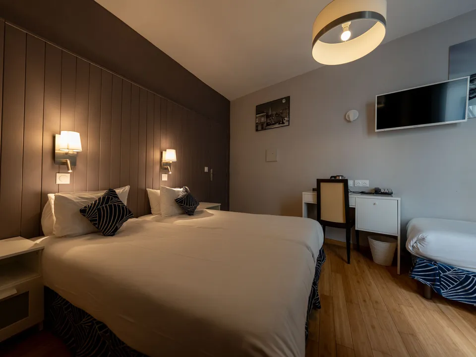 Dreibettzimmer — Hôtel Apollo Opéra
